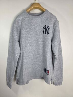 Genuine Merchandise Light Gray NY Yankees Crewneck Sweatshirt